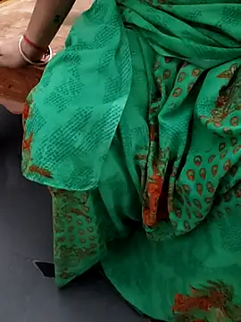 Snapshot of Januhot18 chatting on 02.14.25 Januhot18 online show from 02.14.25