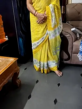 Snapshot of Januhot18 chatting on 02.18.25 Januhot18 online show from 02.18.25