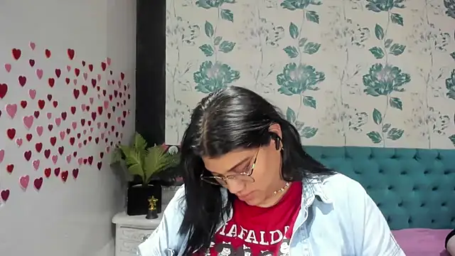 LindaBreeS online show from 02.13.25