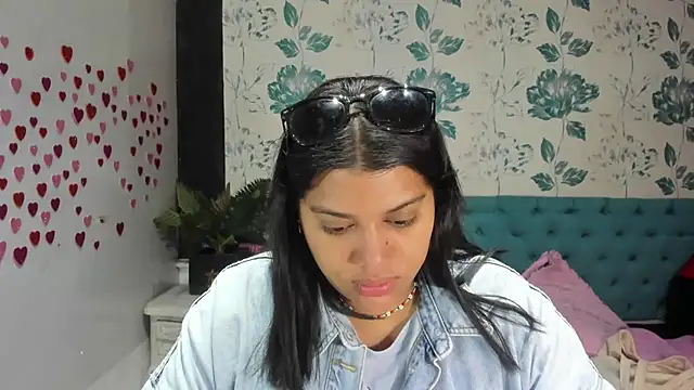 LindaBreeS online show from 03.10.25