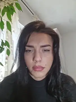 JolieLizz online show from 10.31.25