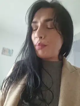 JolieLizz online show from 11.04.25