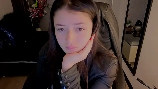 Snapshot of almma_shy chatting on 10.20.25 almma shy online show from 10.20.25