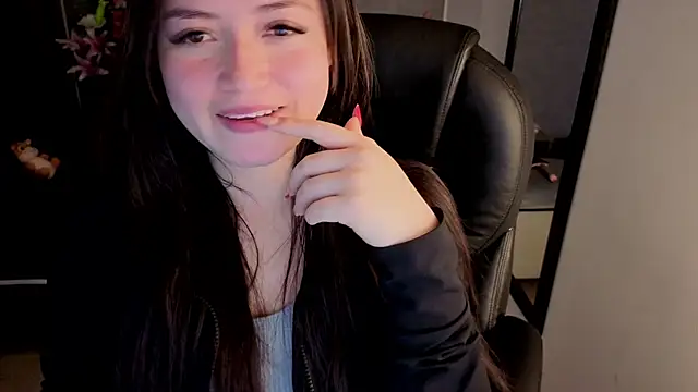 Snapshot of almma_shy chatting on 10.27.25 almma shy online show from 10.27.25