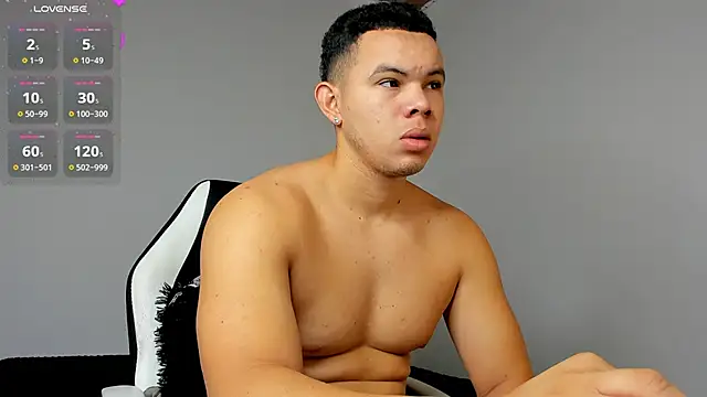 Snapshot of jhotta_fox chatting on 12.02.24 jhotta fox online show from 12.02.24