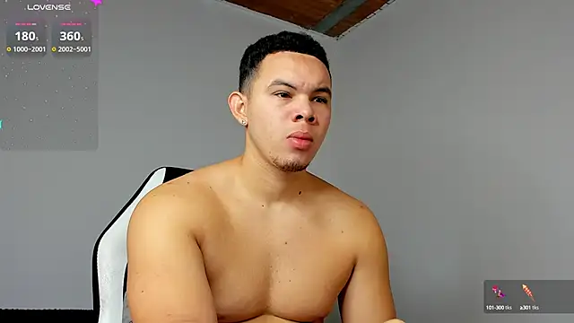 Snapshot of jhotta_fox chatting on 12.18.24 jhotta fox online show from 12.18.24