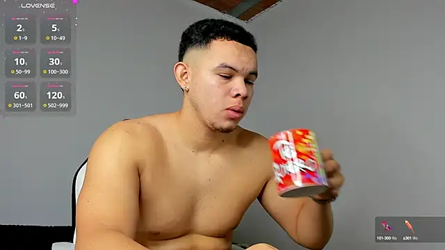 Snapshot of jhotta_fox chatting on 12.20.24 jhotta fox online show from 12.20.24