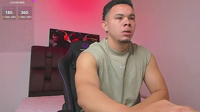 Snapshot of jhotta_fox chatting on 01.14.25 jhotta fox online show from 01.14.25