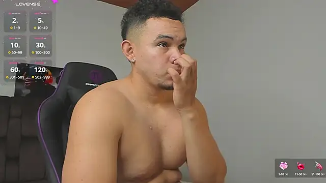 Snapshot of jhotta_fox chatting on 02.17.25 jhotta fox online show from 02.17.25