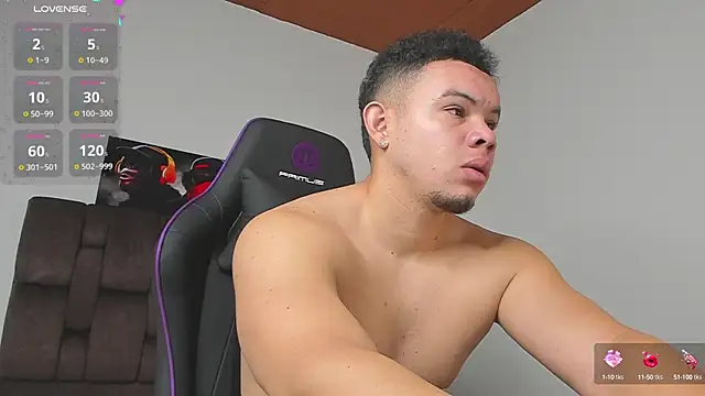 Snapshot of jhotta_fox chatting on 02.20.25 jhotta fox online show from 02.20.25