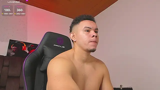 Snapshot of jhotta_fox chatting on 02.25.25 jhotta fox online show from 02.25.25