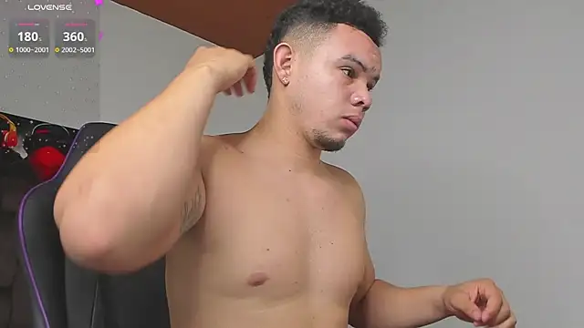 Snapshot of jhotta_fox chatting on 03.05.25 jhotta fox online show from 03.05.25