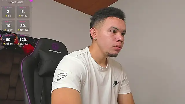 Snapshot of jhotta_fox chatting on 03.06.25 jhotta fox online show from 03.06.25