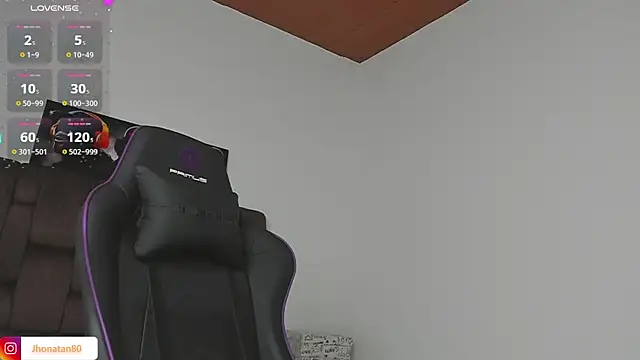 Snapshot of jhotta_fox chatting on 03.10.25 jhotta fox online show from 03.10.25