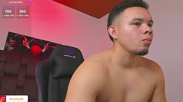 Snapshot of jhotta_fox chatting on 03.15.25 jhotta fox online show from 03.15.25