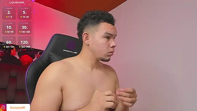 Snapshot of jhotta_fox chatting on 03.17.25 jhotta fox online show from 03.17.25