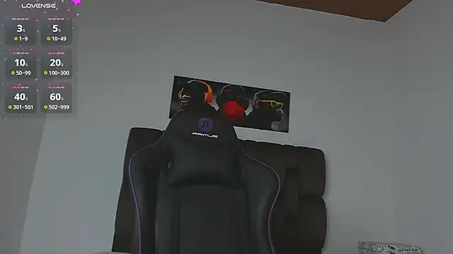 Snapshot of jhotta_fox chatting on 10.13.25 jhotta fox online show from 10.13.25