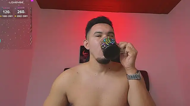 Snapshot of jhotta_fox chatting on 10.22.25 jhotta fox online show from 10.22.25