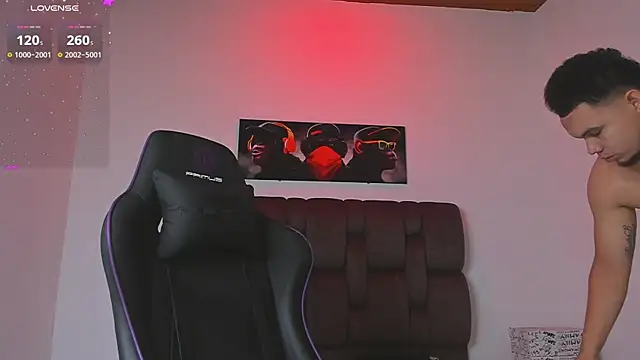 Snapshot of jhotta_fox chatting on 11.02.25 jhotta fox online show from 11.02.25