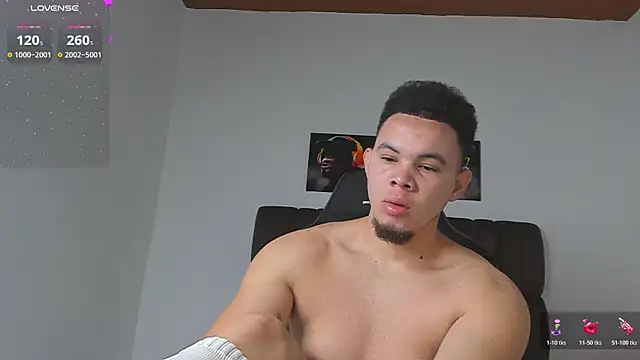 Snapshot of jhotta_fox chatting on 11.04.25 jhotta fox online show from 11.04.25