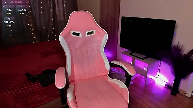 Snapshot of Jane_Paws chatting on 10.21.25 Jane Paws online show from 10.21.25