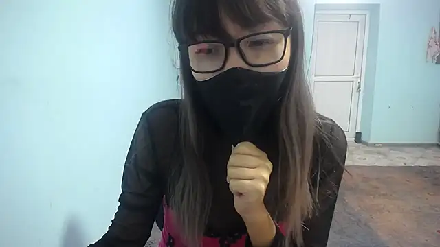 Snapshot of elllaaxx chatting on 10.04.25 elllaaxx online show from 10.04.25