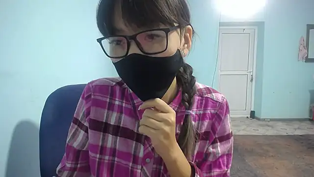 Snapshot of elllaaxx chatting on 10.10.25 elllaaxx online show from 10.10.25