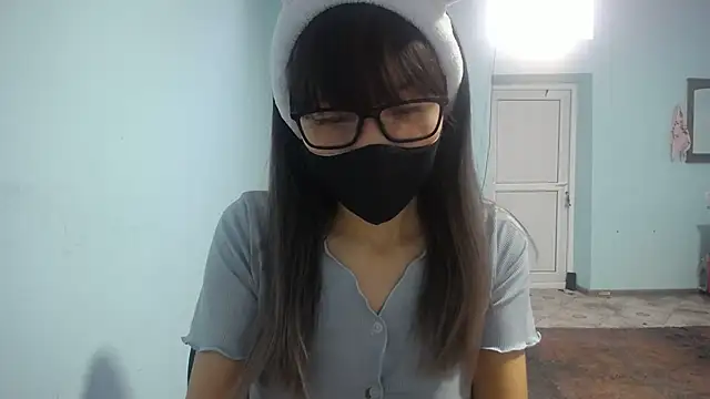 Snapshot of elllaaxx chatting on 10.15.25 elllaaxx online show from 10.15.25