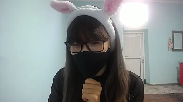 Snapshot of elllaaxx chatting on 10.21.25 elllaaxx online show from 10.21.25