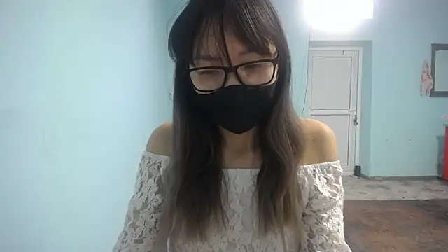 Snapshot of elllaaxx chatting on 10.27.25 elllaaxx online show from 10.27.25