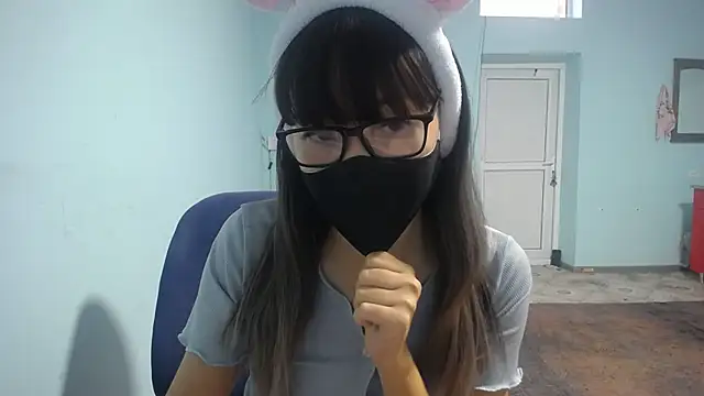 Snapshot of elllaaxx chatting on 10.29.25 elllaaxx online show from 10.29.25