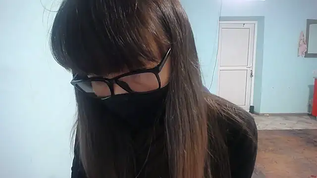 Snapshot of elllaaxx chatting on 11.04.25 elllaaxx online show from 11.04.25