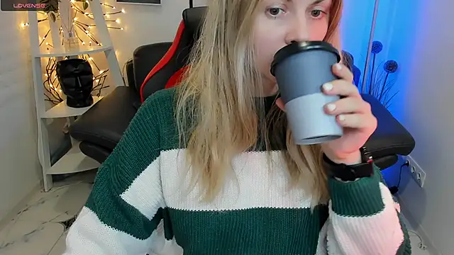 SmilingEmily  online show from 02.18.25