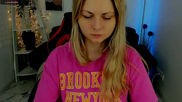 SmilingEmily  online show from 03.17.25