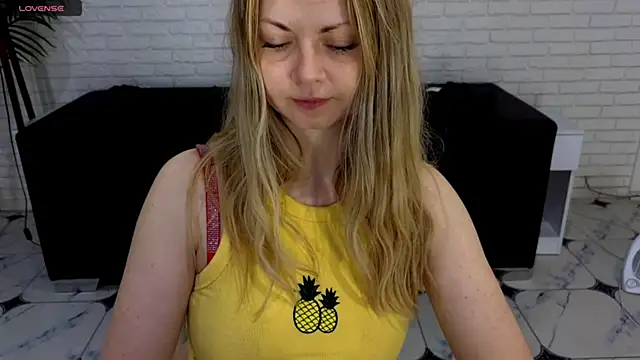 SmilingEmily  online show from 03.18.25