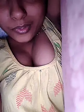 Snapshot of sexyindi_couple chatting on 12.13.24 sexyindi couple online show from 12.13.24