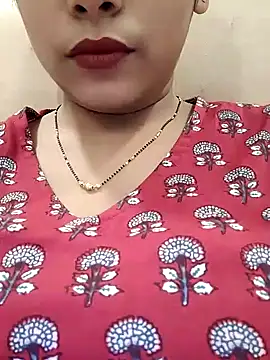 Snapshot of sexyindi_couple chatting on 12.24.24 sexyindi couple online show from 12.24.24