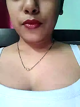 Snapshot of sexyindi_couple chatting on 01.14.25 sexyindi couple online show from 01.14.25