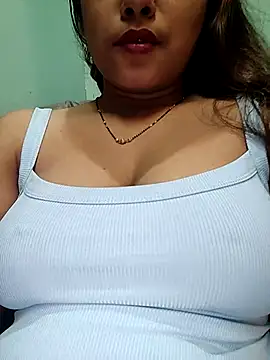 Snapshot of sexyindi_couple chatting on 01.28.25 sexyindi couple online show from 01.28.25