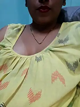 Snapshot of sexyindi_couple chatting on 02.17.25 sexyindi couple online show from 02.17.25