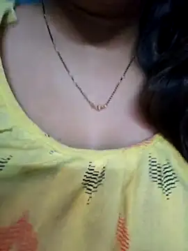 Snapshot of sexyindi_couple chatting on 03.05.25 sexyindi couple online show from 03.05.25