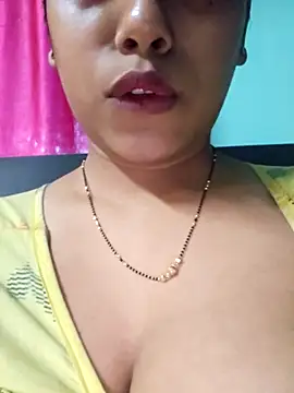 Snapshot of sexyindi_couple chatting on 03.21.25 sexyindi couple online show from 03.21.25