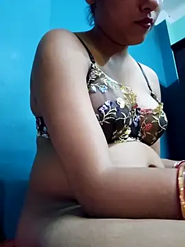 Snapshot of sexyindi_couple chatting on 10.02.25 sexyindi couple online show from 10.02.25