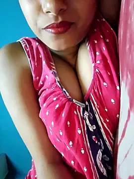 Snapshot of sexyindi_couple chatting on 11.03.25 sexyindi couple online show from 11.03.25