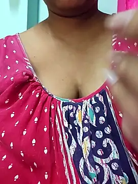 Snapshot of sexyindi_couple chatting on 11.15.25 sexyindi couple online show from 11.15.25