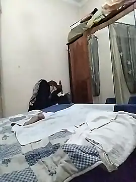 Snapshot of Lucia8600 chatting on 11.12.25 Lucia8600 online show from 11.12.25