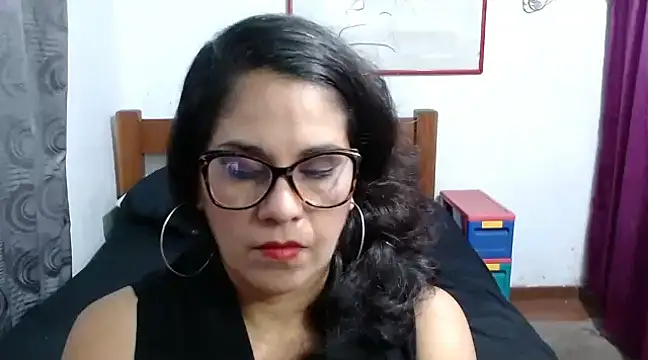 Mistresskloe01 online show from 12.13.24