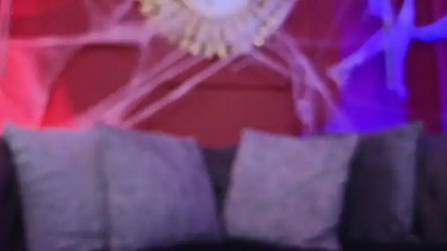 Julieta Russell online show from 10.20.25