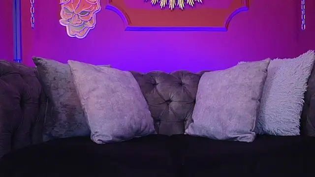 Julieta Russell online show from 12.21.25