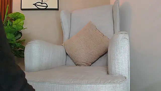 angela santana  online show from 12.04.24
